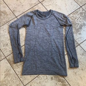 Lululemon gray thumb hole workout top